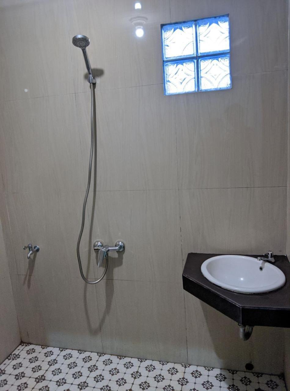 Teratai Residence Mitra Reddoorz Medan Kültér fotó