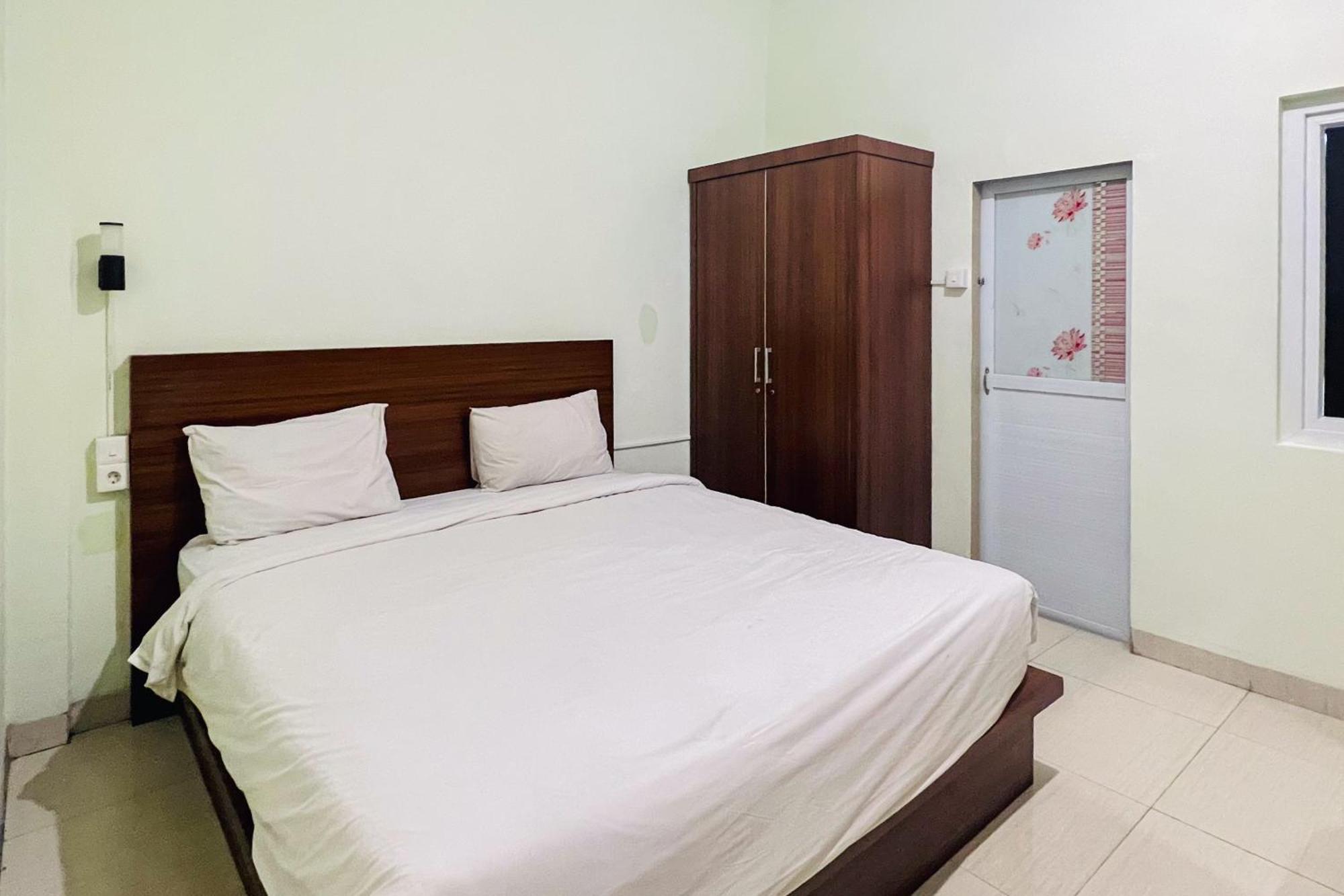 Teratai Residence Mitra Reddoorz Medan Kültér fotó