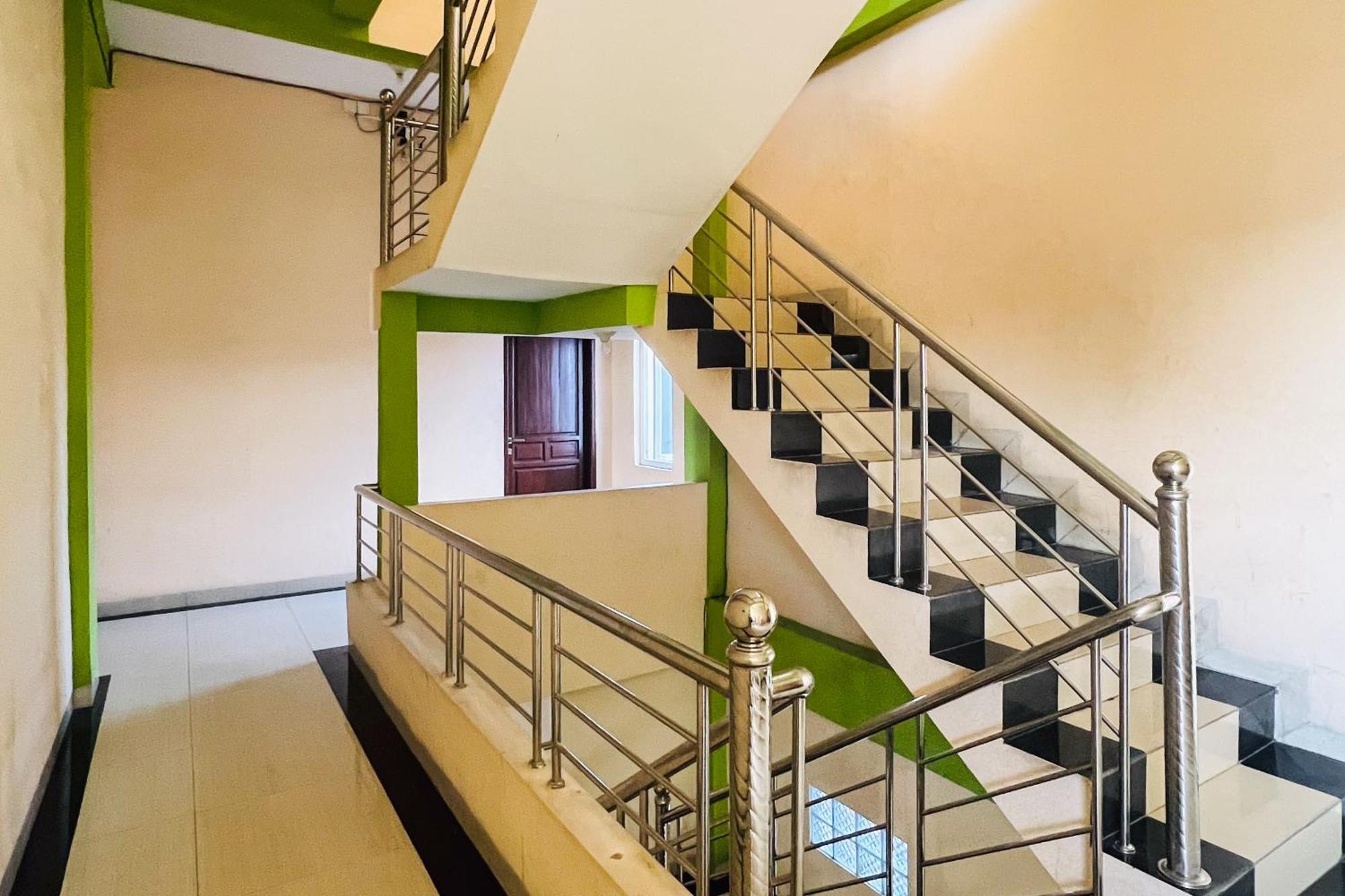 Teratai Residence Mitra Reddoorz Medan Kültér fotó
